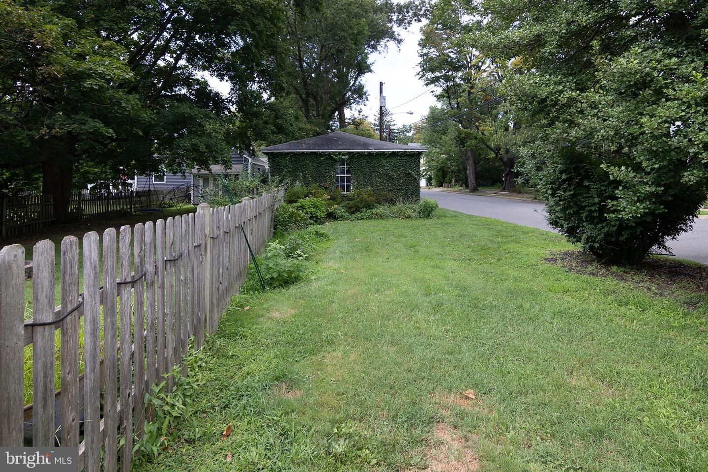 339 W 2nd St Property Photo 42