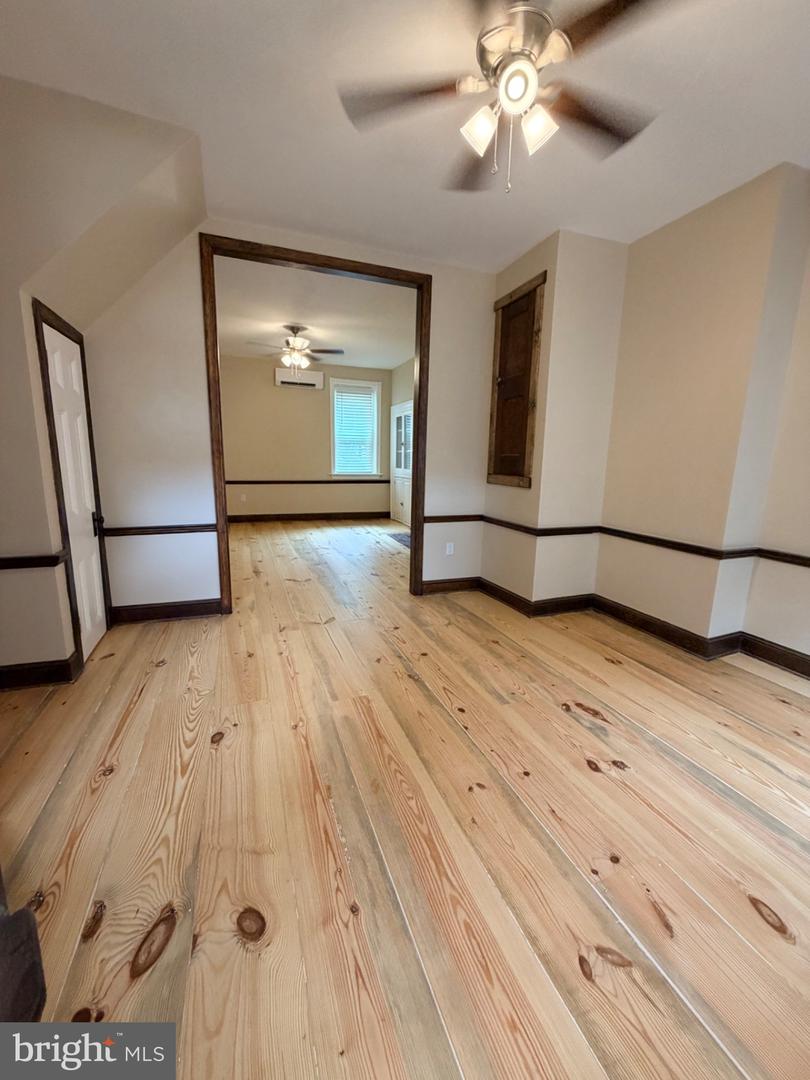 121 E Union St Property Photo 4