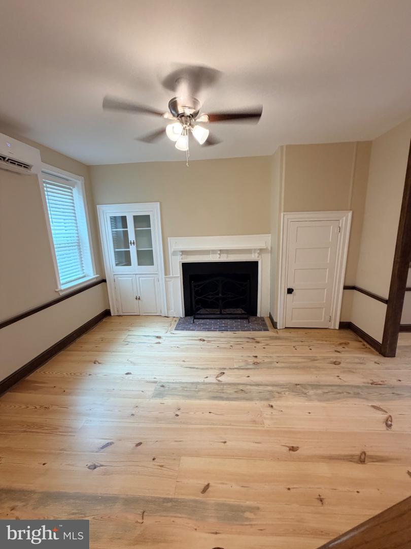 121 E Union St Property Photo 5