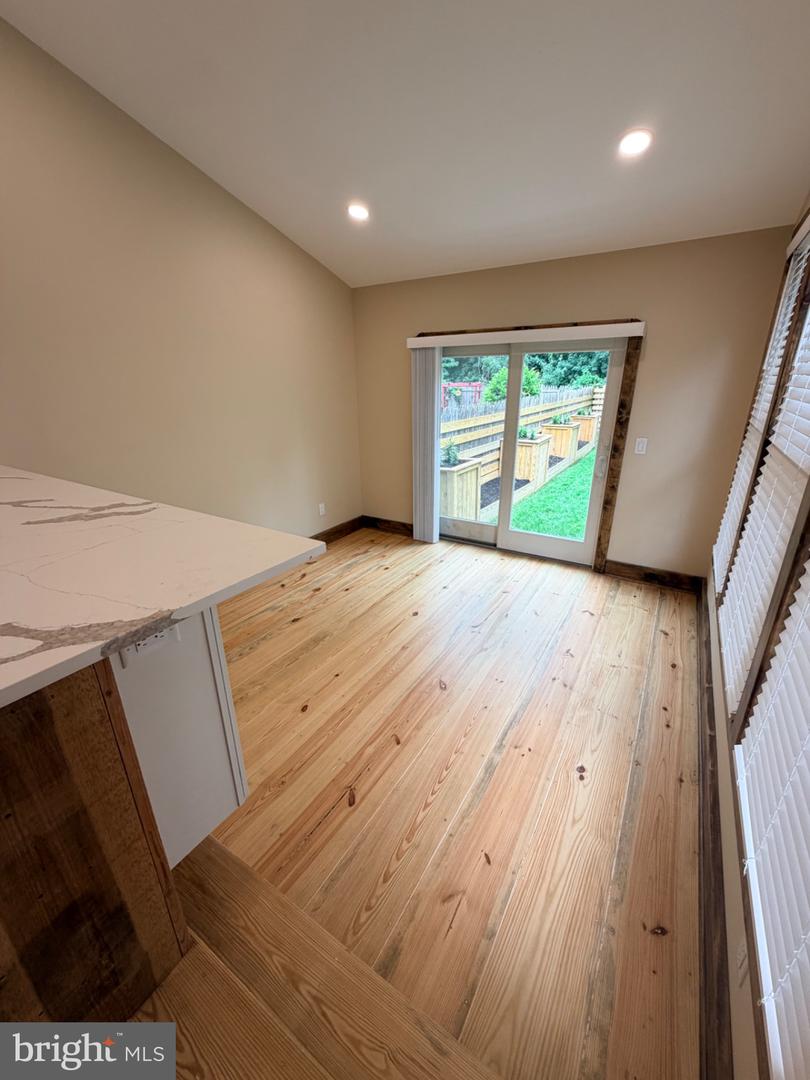 121 E Union St Property Photo 12