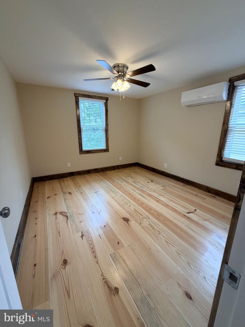 121 E Union St Property Photo 19