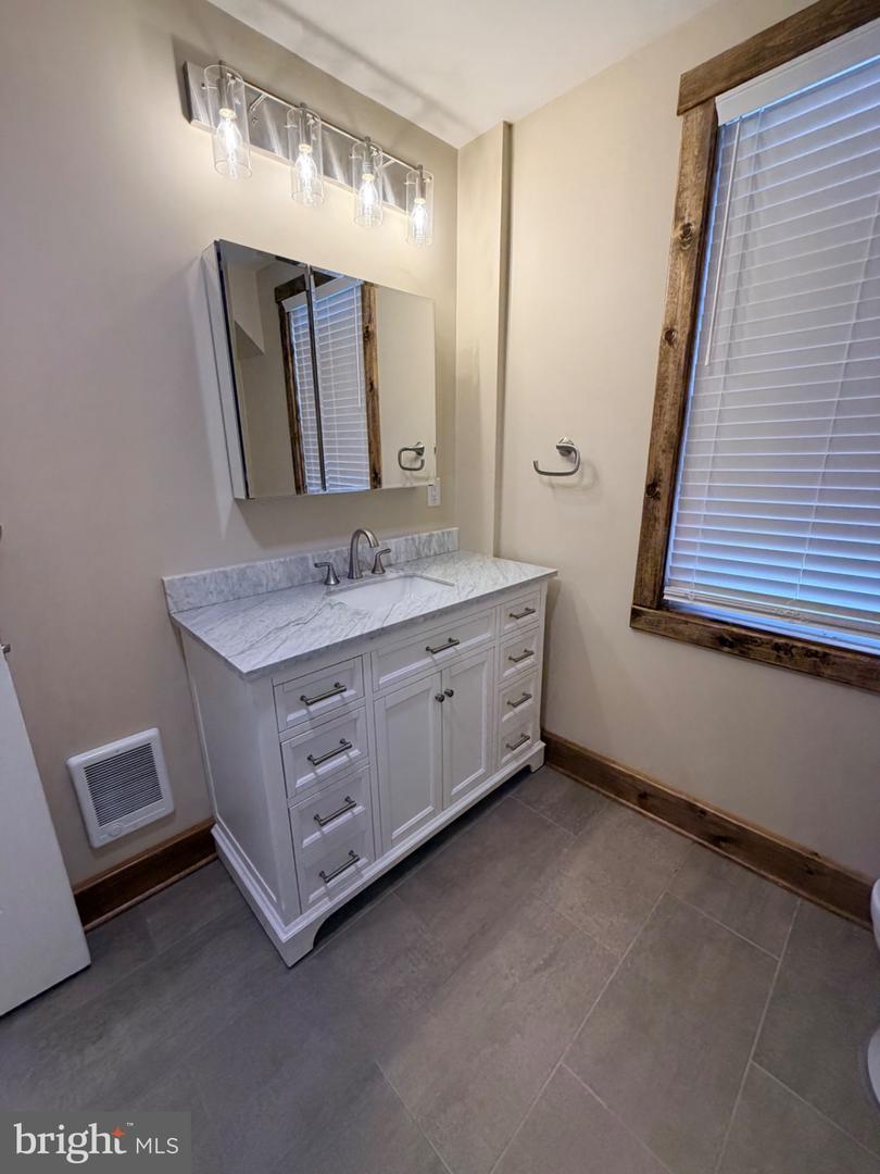 121 E Union St Property Photo 23