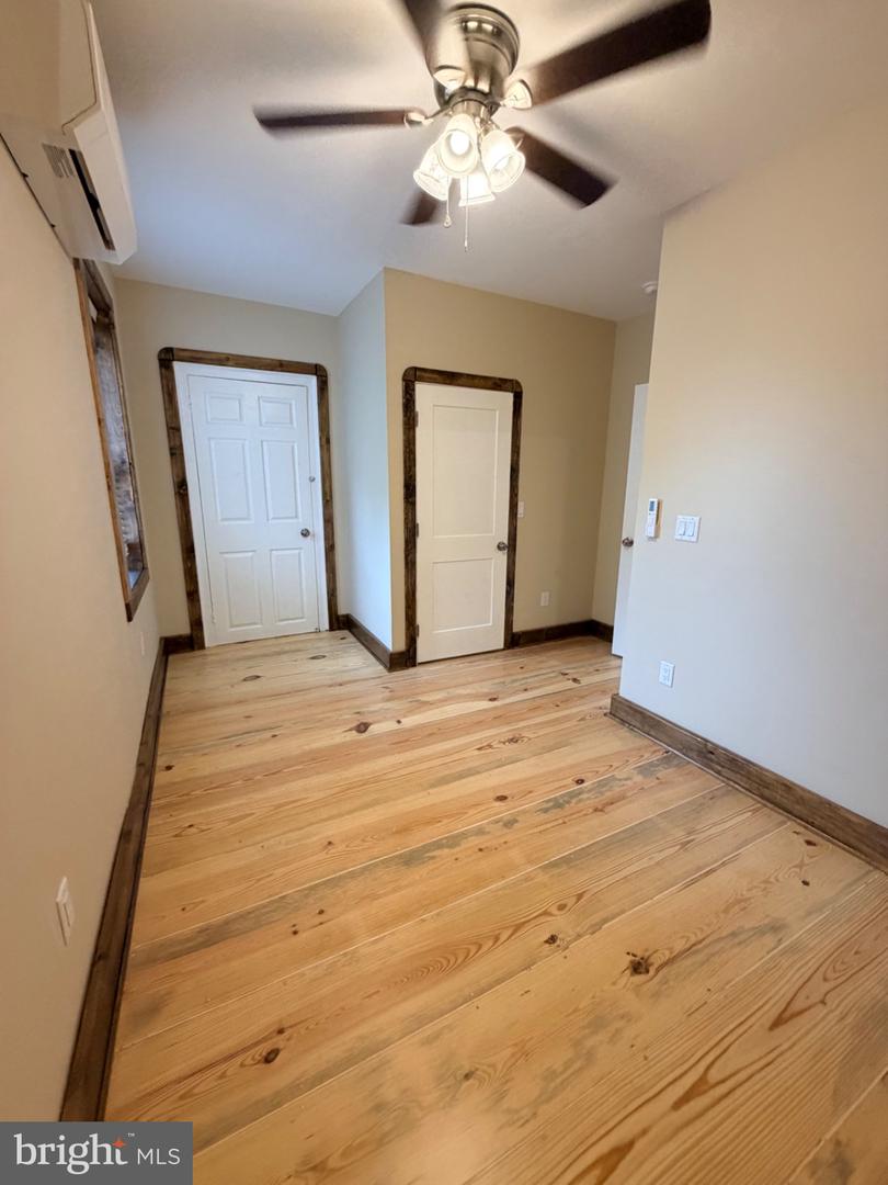 121 E Union St Property Photo 28
