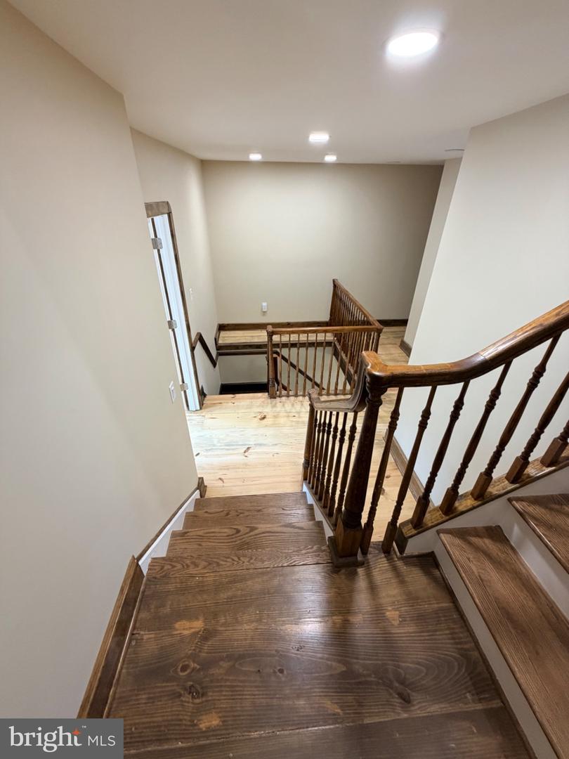 121 E Union St Property Photo 32