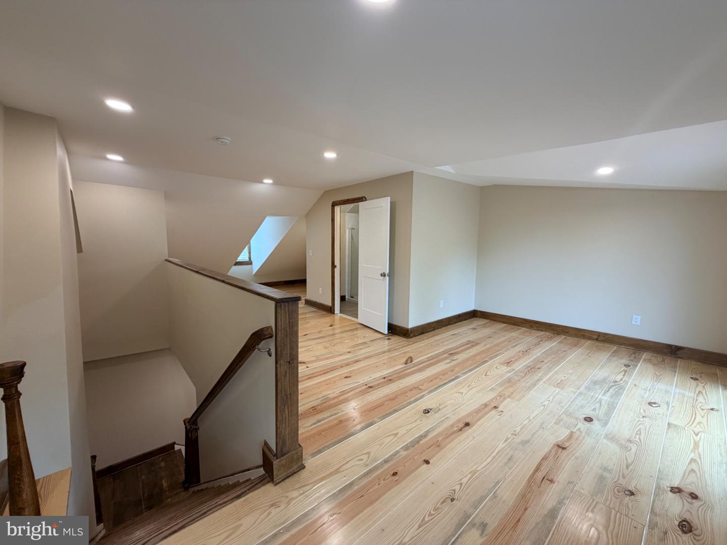 121 E Union St Property Photo 33