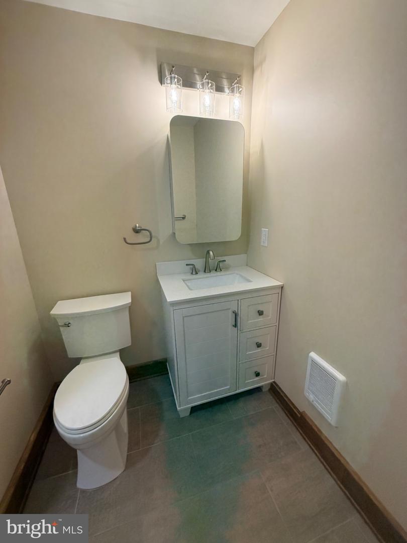 121 E Union St Property Photo 35