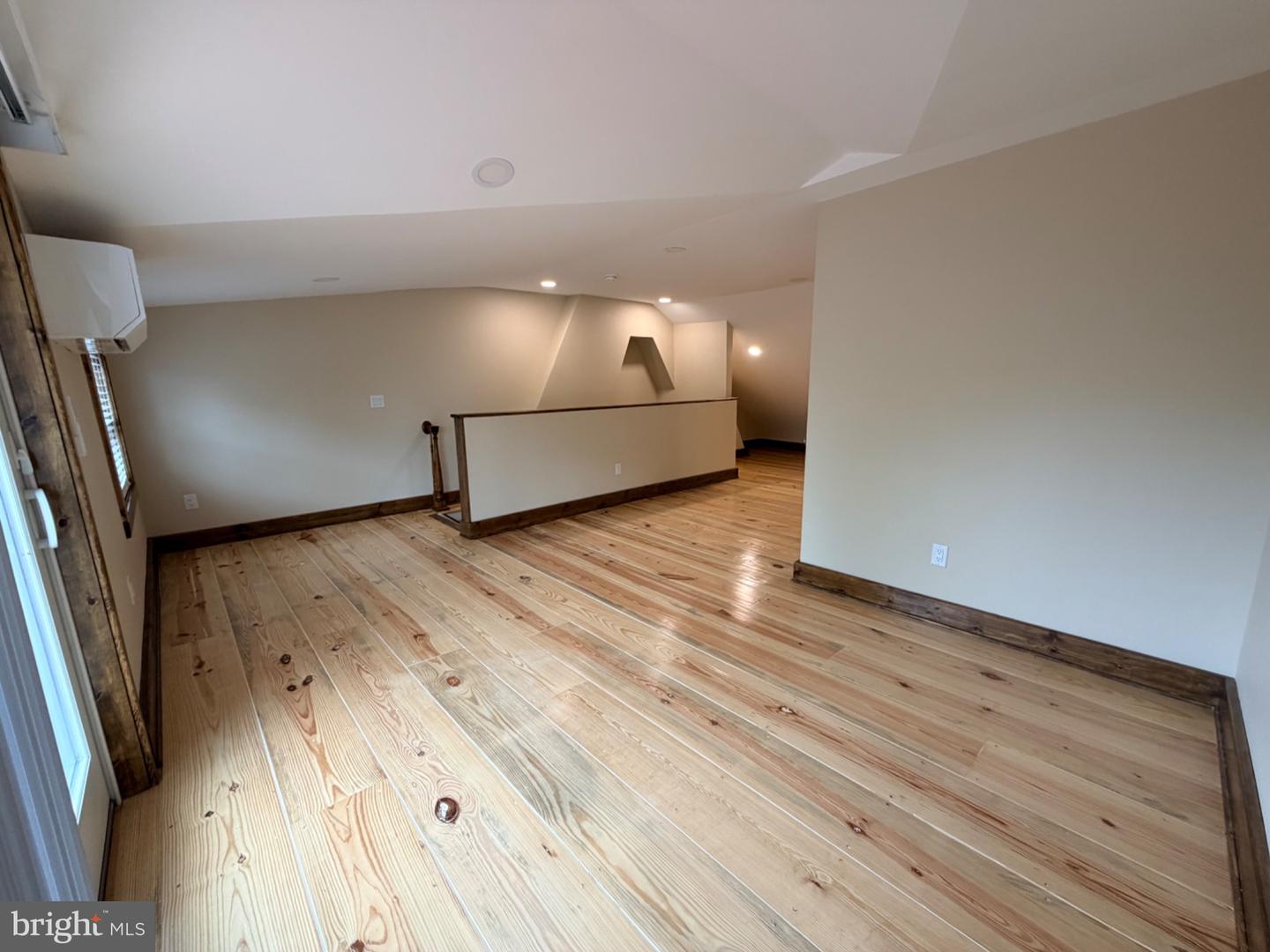 121 E Union St Property Photo 39