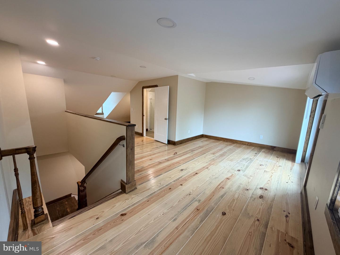 121 E Union St Property Photo 40