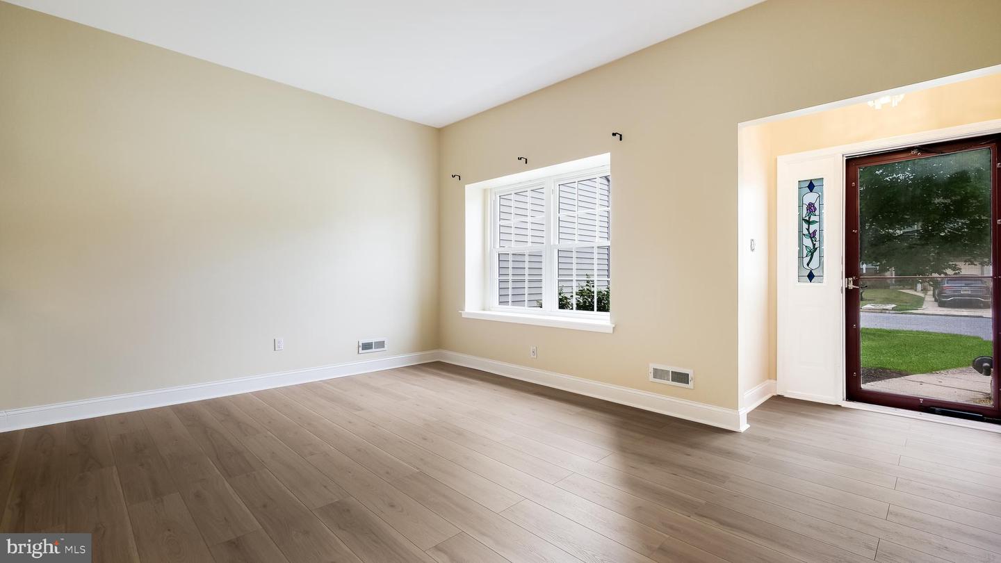 102 Sandhurst Dr Property Photo 3