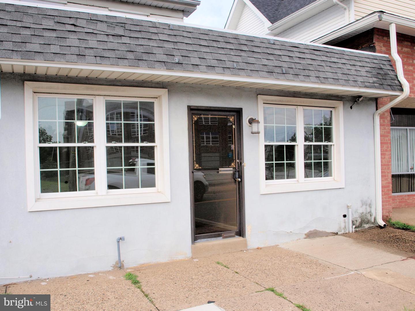 209 Bridgeboro St Property Photo 1