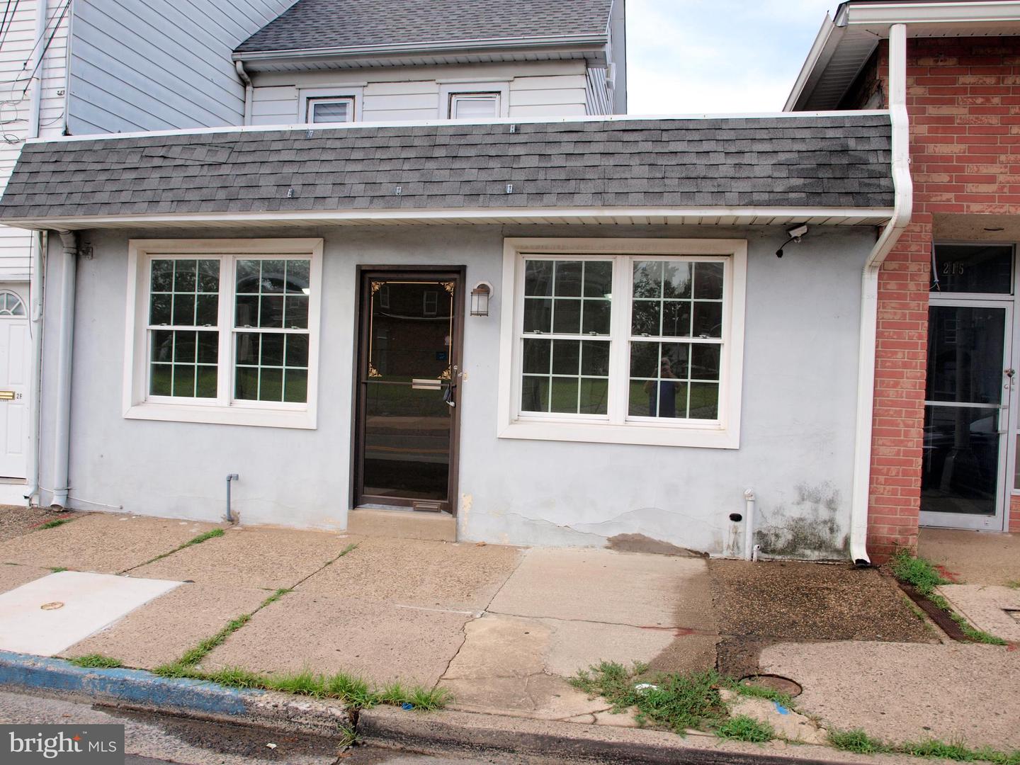 209 Bridgeboro St Property Photo 3