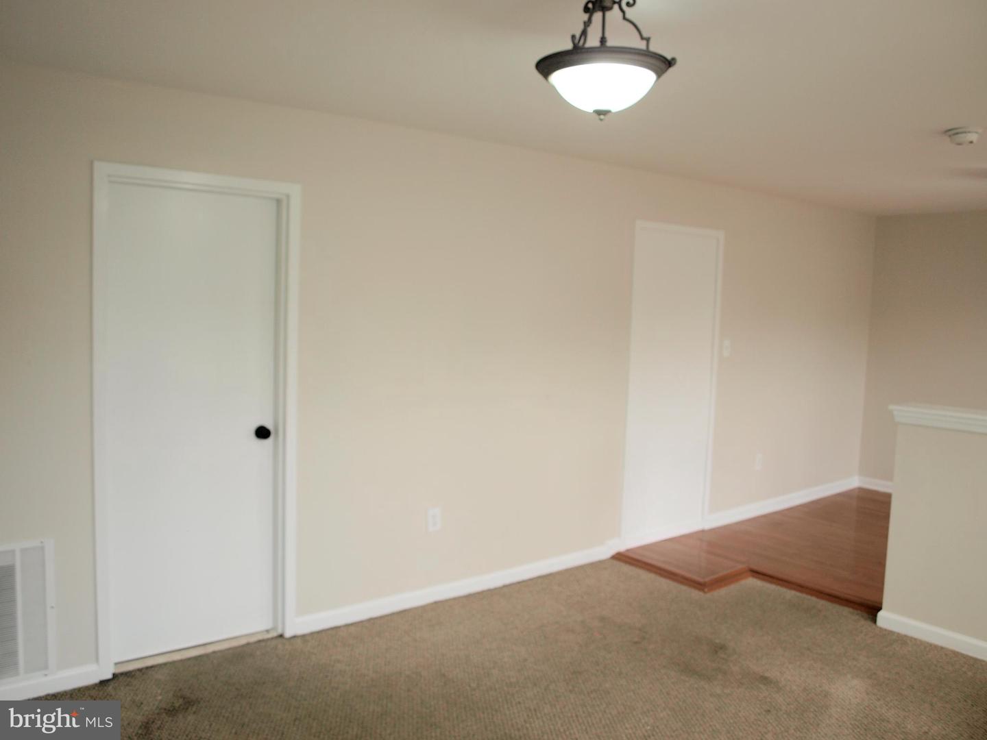 209 Bridgeboro St Property Photo 10