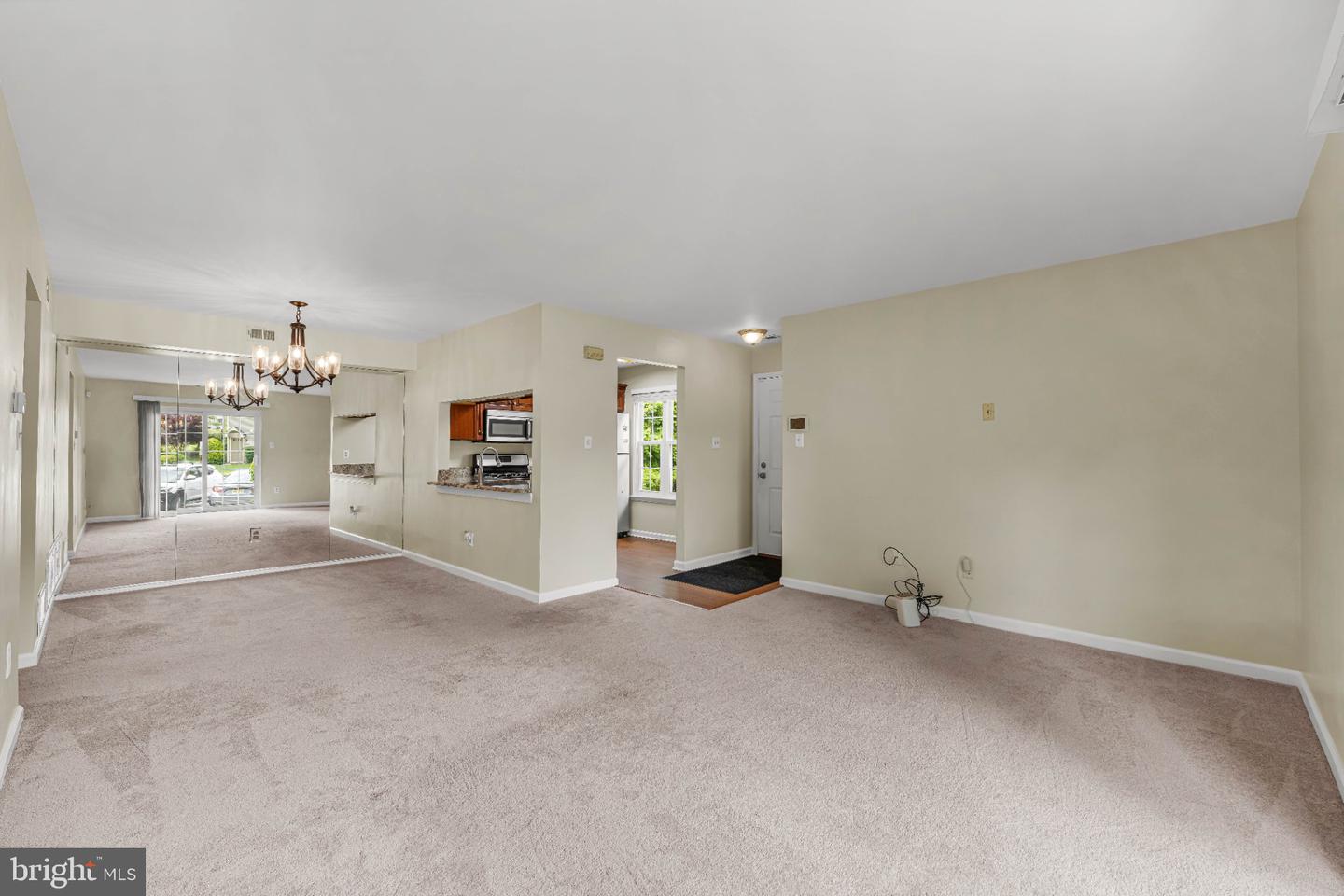 2407-a Sedgefield Dr Property Photo 5