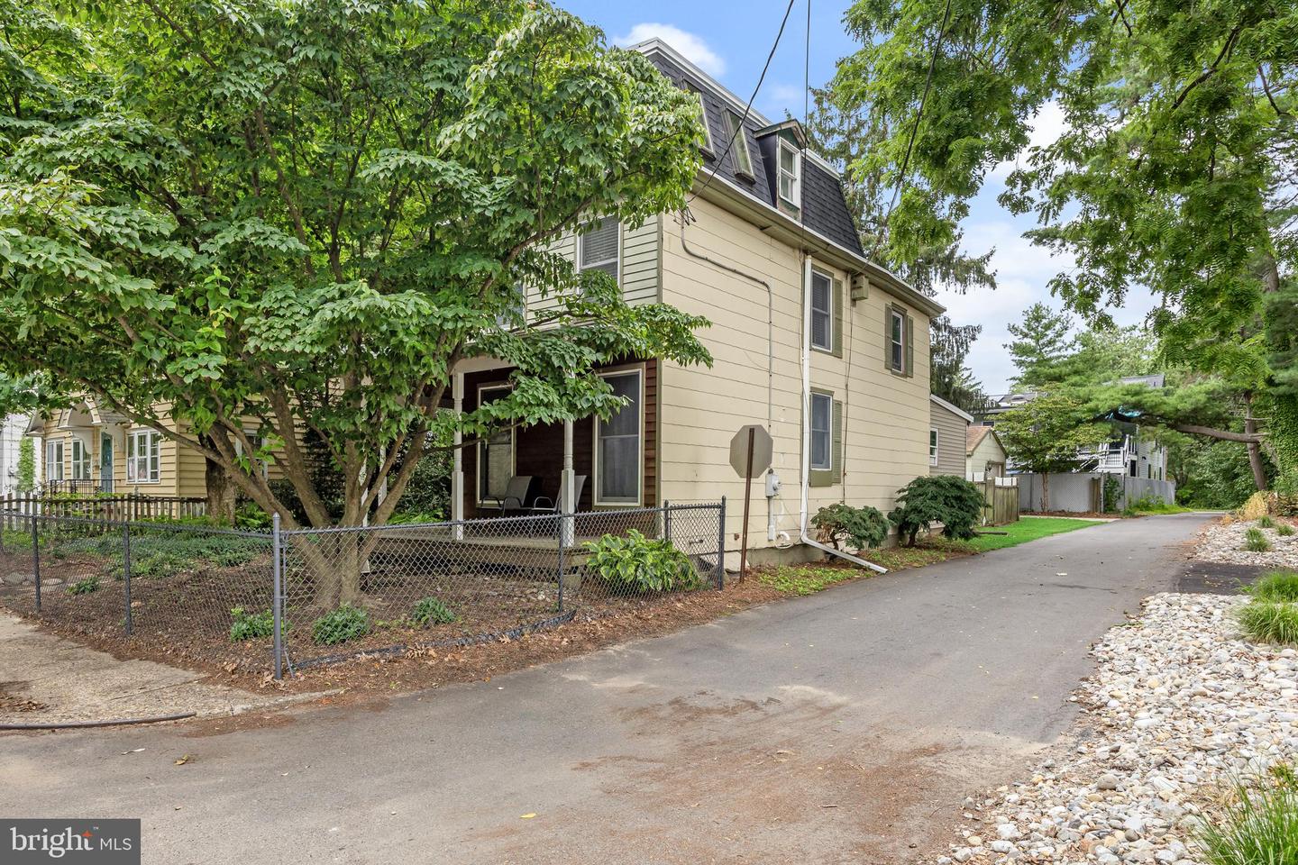 225 Van Kirk St Property Photo 2