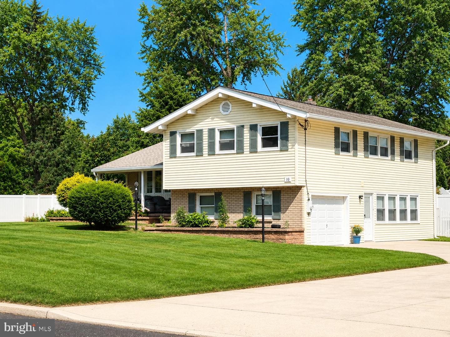 10 Wedgewood Dr Property Photo 1