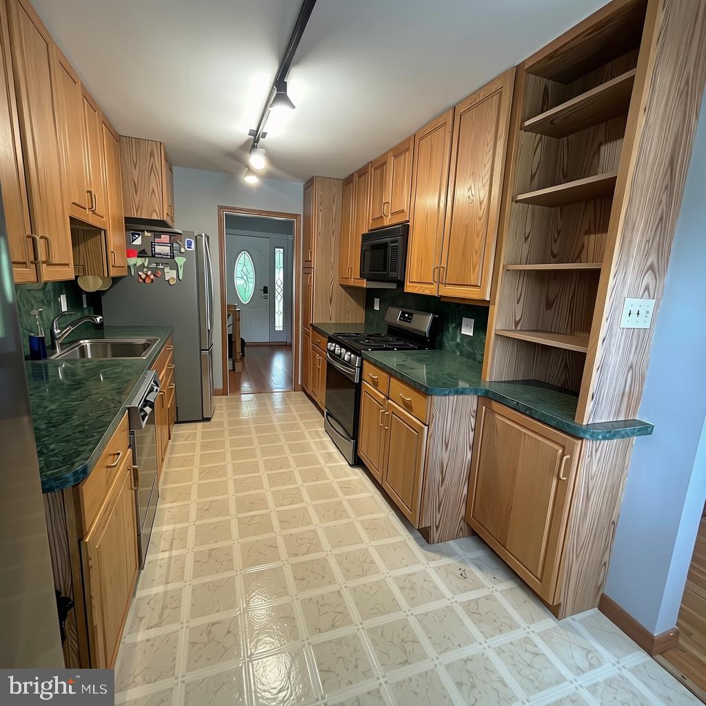 10 Wedgewood Dr Property Photo 6