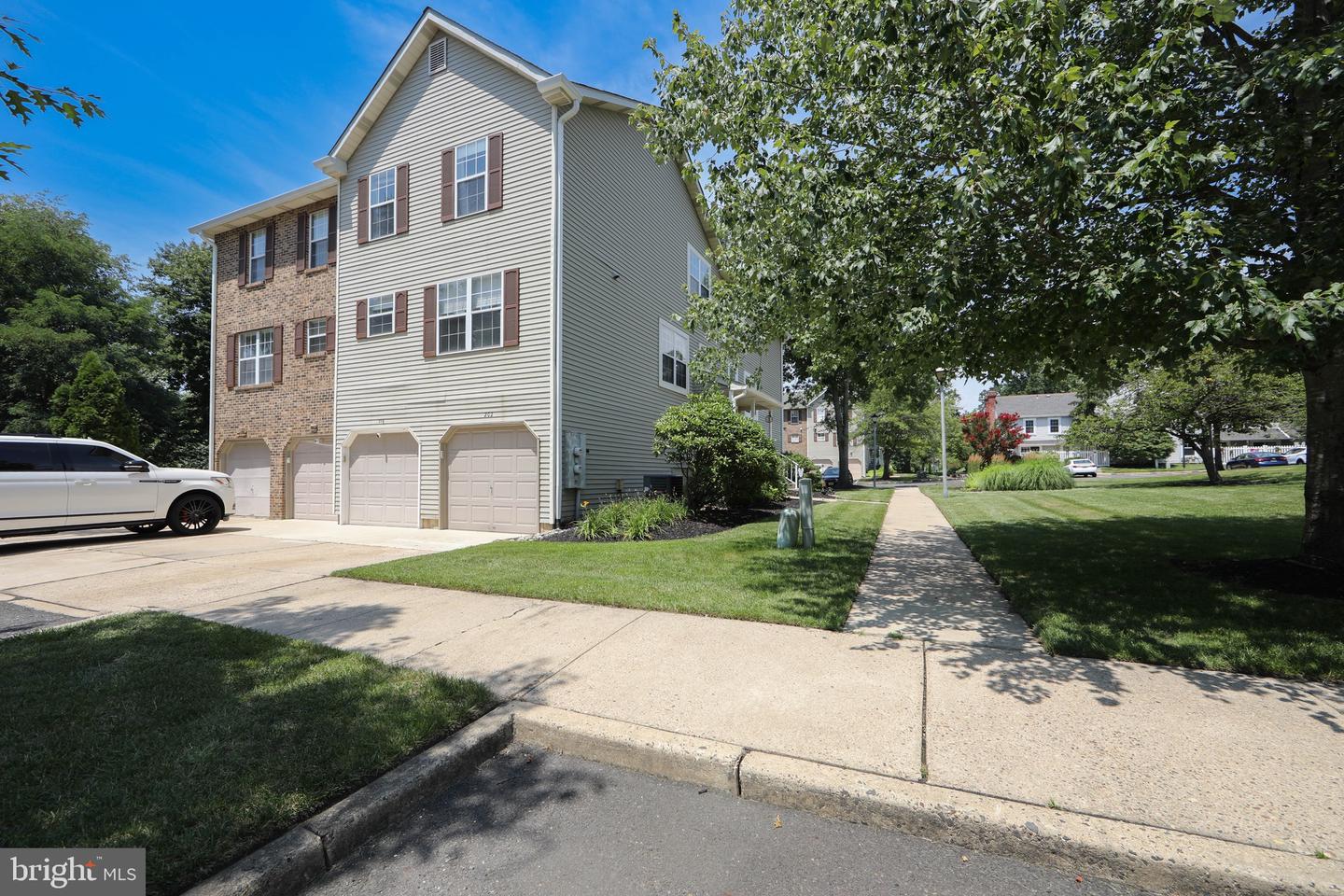 202 Ashby Ct Property Photo 1