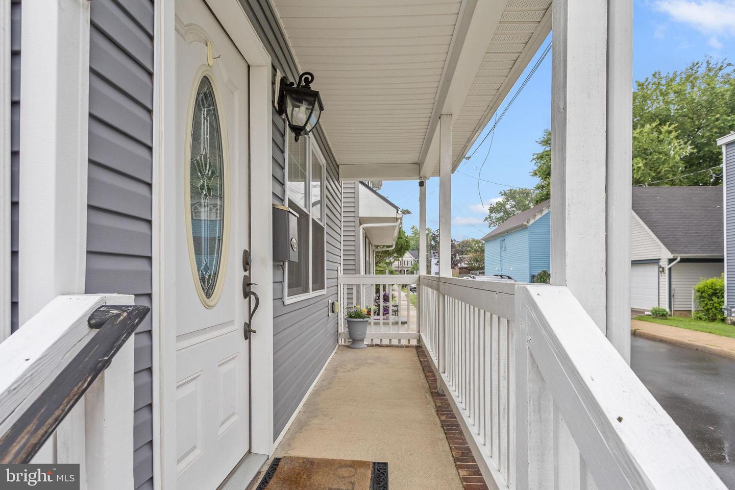 403 Carpenter St Property Photo 3