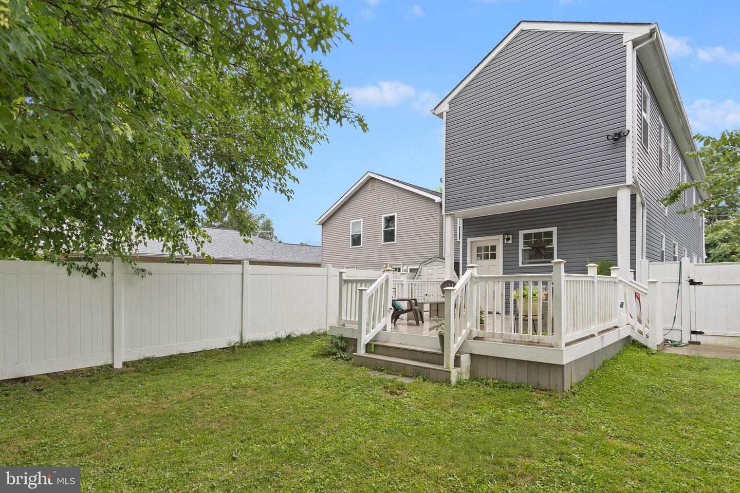 403 Carpenter St Property Photo 23