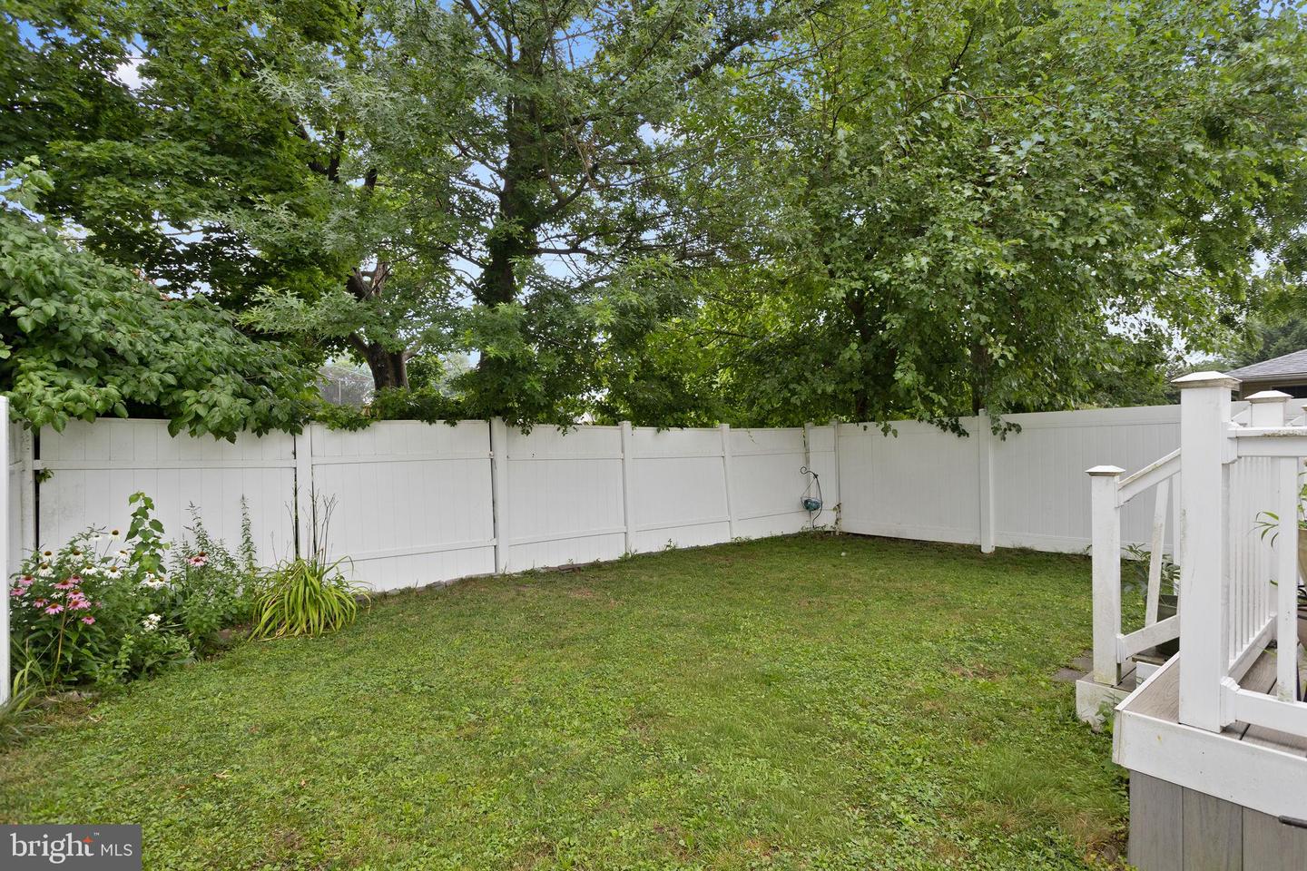 403 Carpenter St Property Photo 26