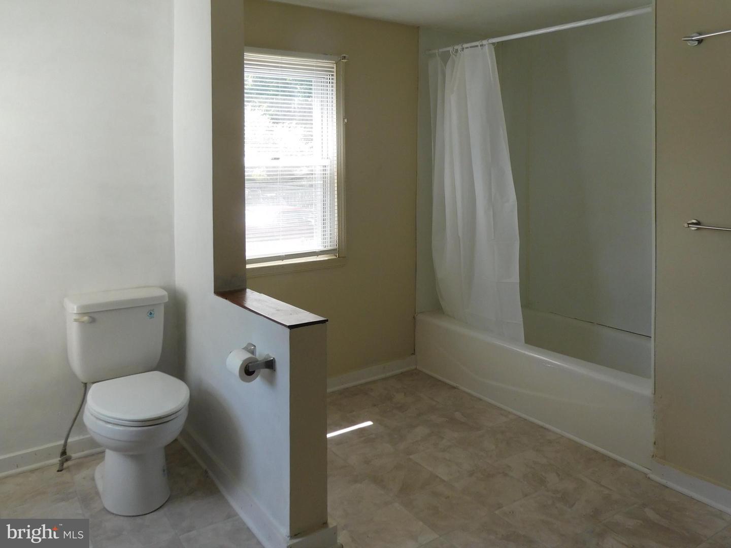 83 E 2nd St E Property Photo 9