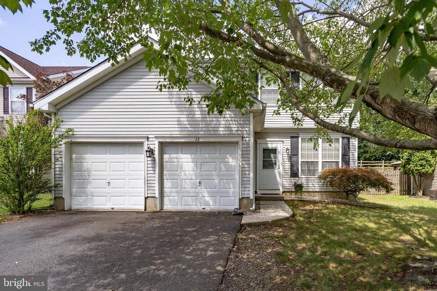 11 LINCOLN DR