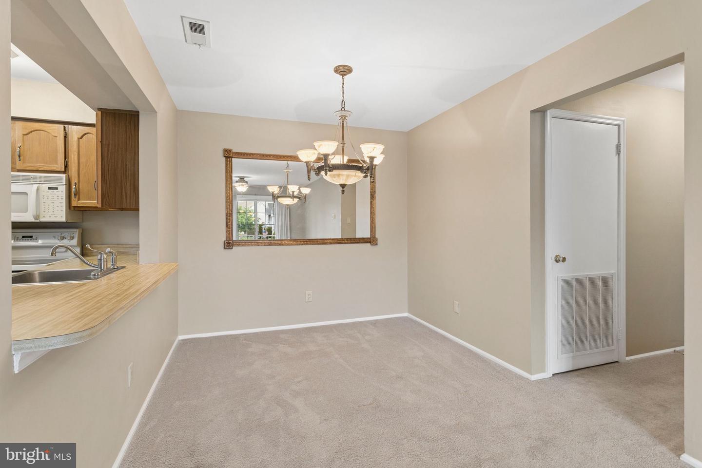 1017-b Scotswood Ct Property Photo 5