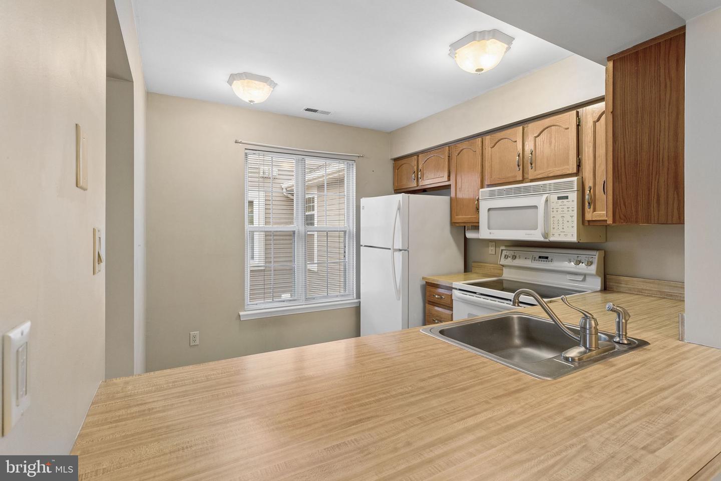 1017-b Scotswood Ct Property Photo 6