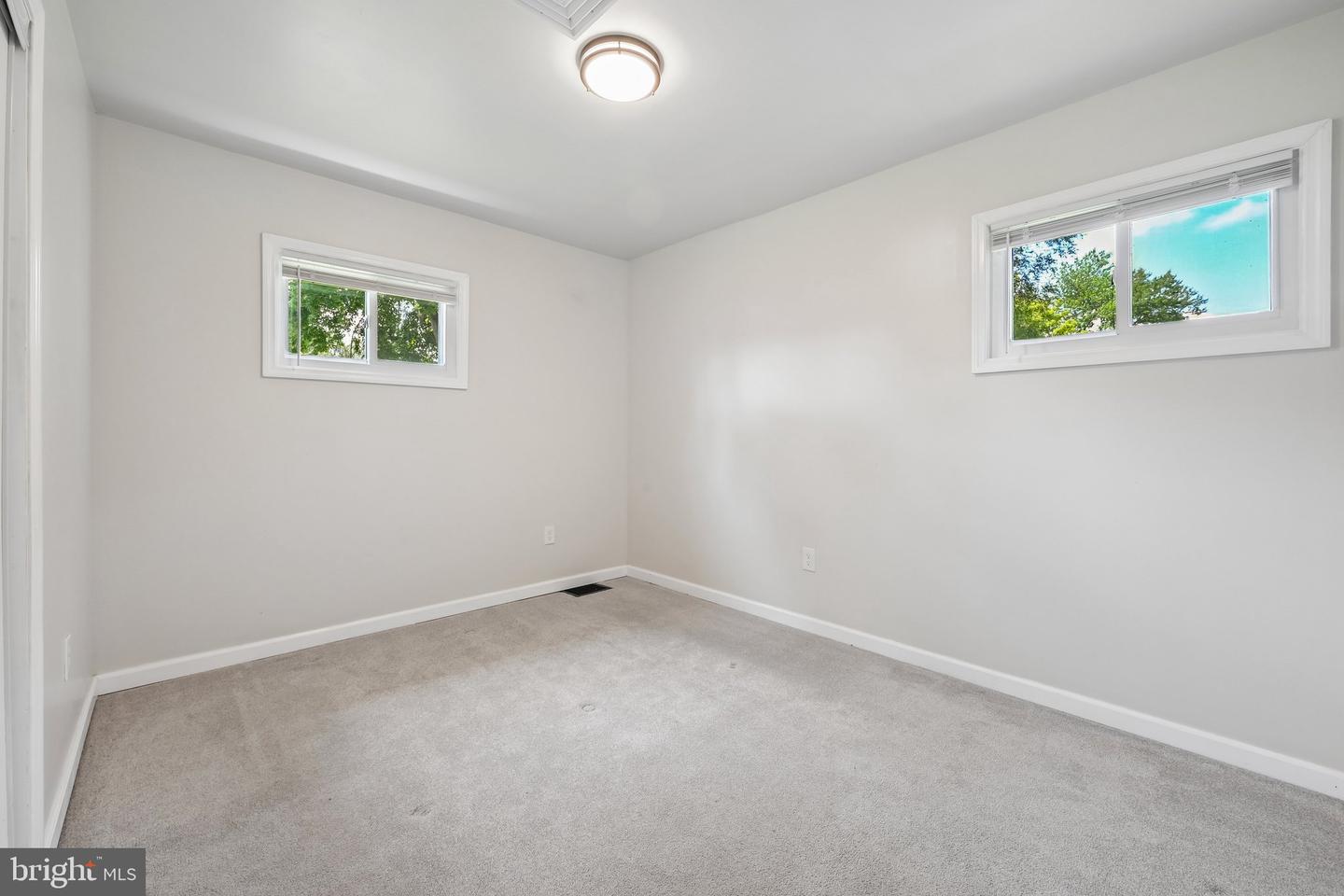 409 Illinois Ave Property Photo 16