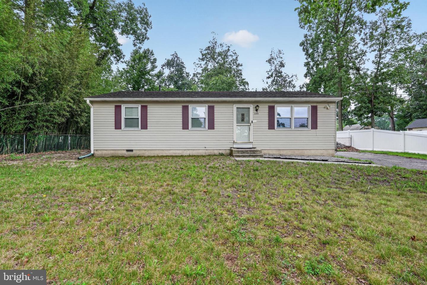 2206 Walnut Ave Property Photo 1