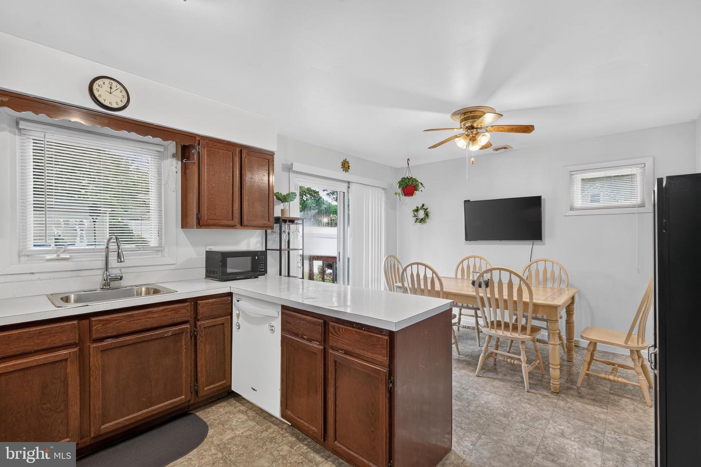 2206 Walnut Ave Property Photo 10