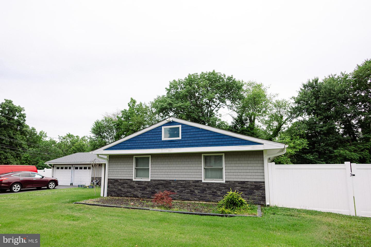 138 Crestview Dr Property Photo 1