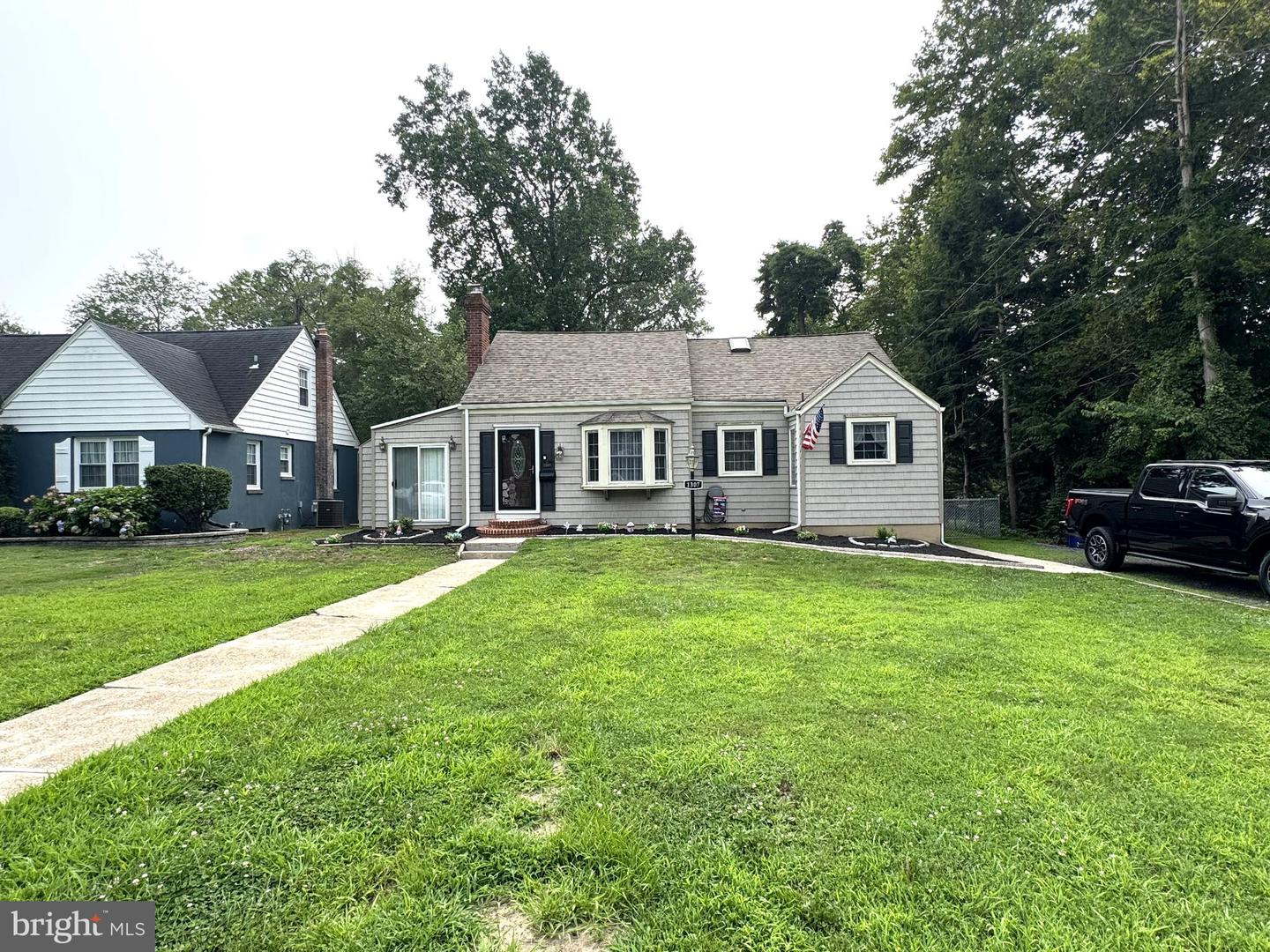 1307 Highland Ave Property Photo 1