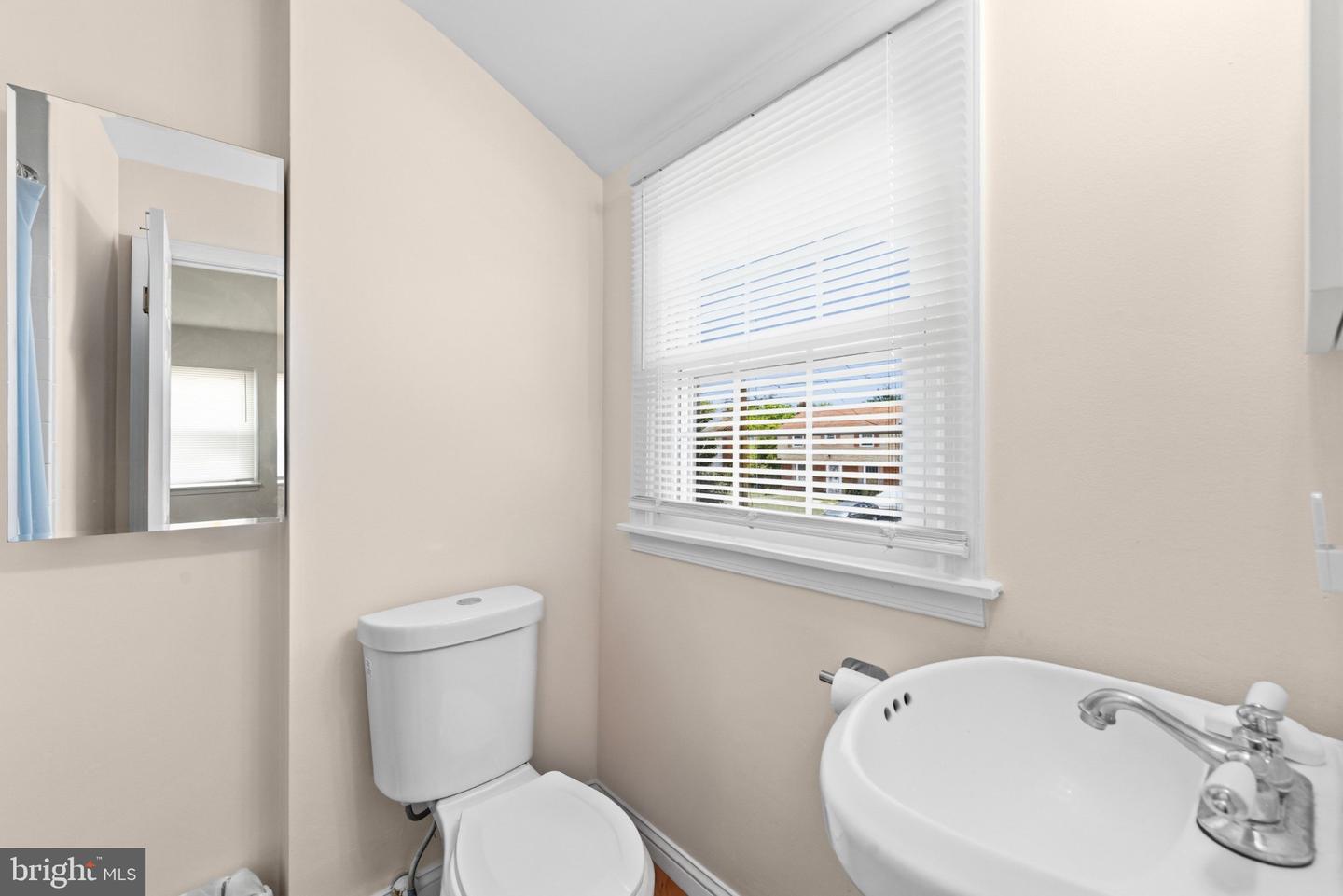 242 Hendrickson Ave Property Photo 16