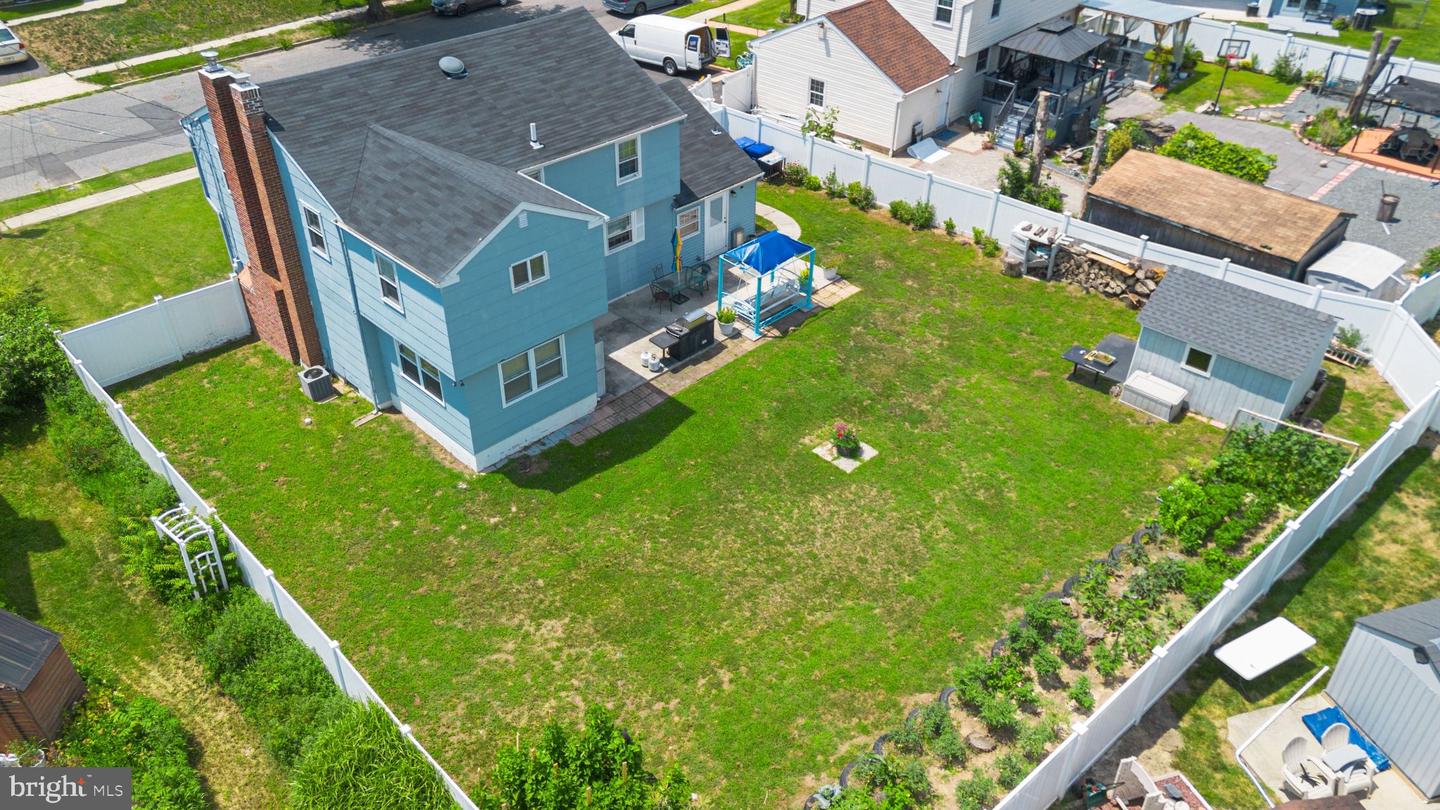 242 Hendrickson Ave Property Photo 42