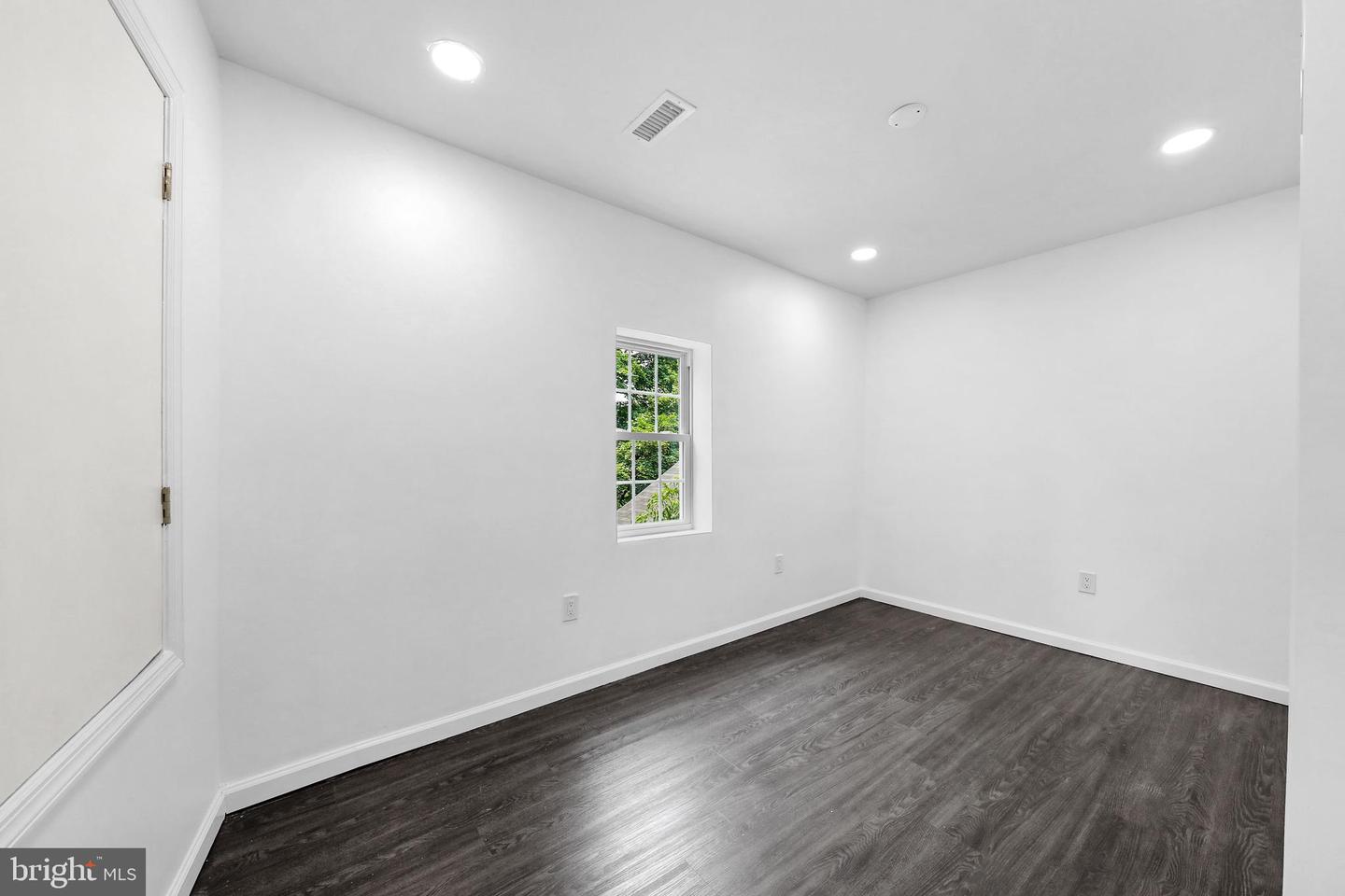 524 York St Property Photo 8