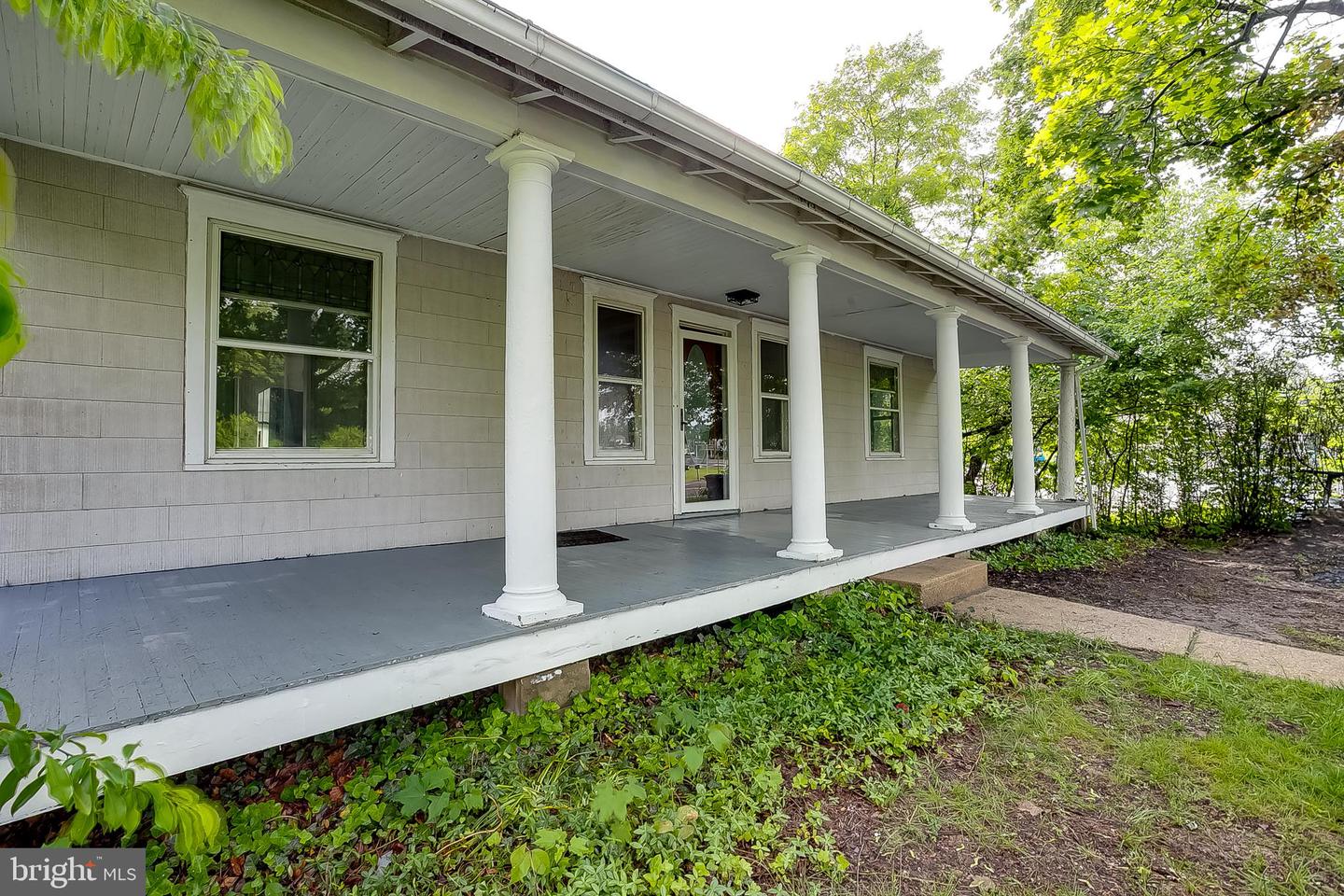 422 Lumberton Rd Property Photo 3