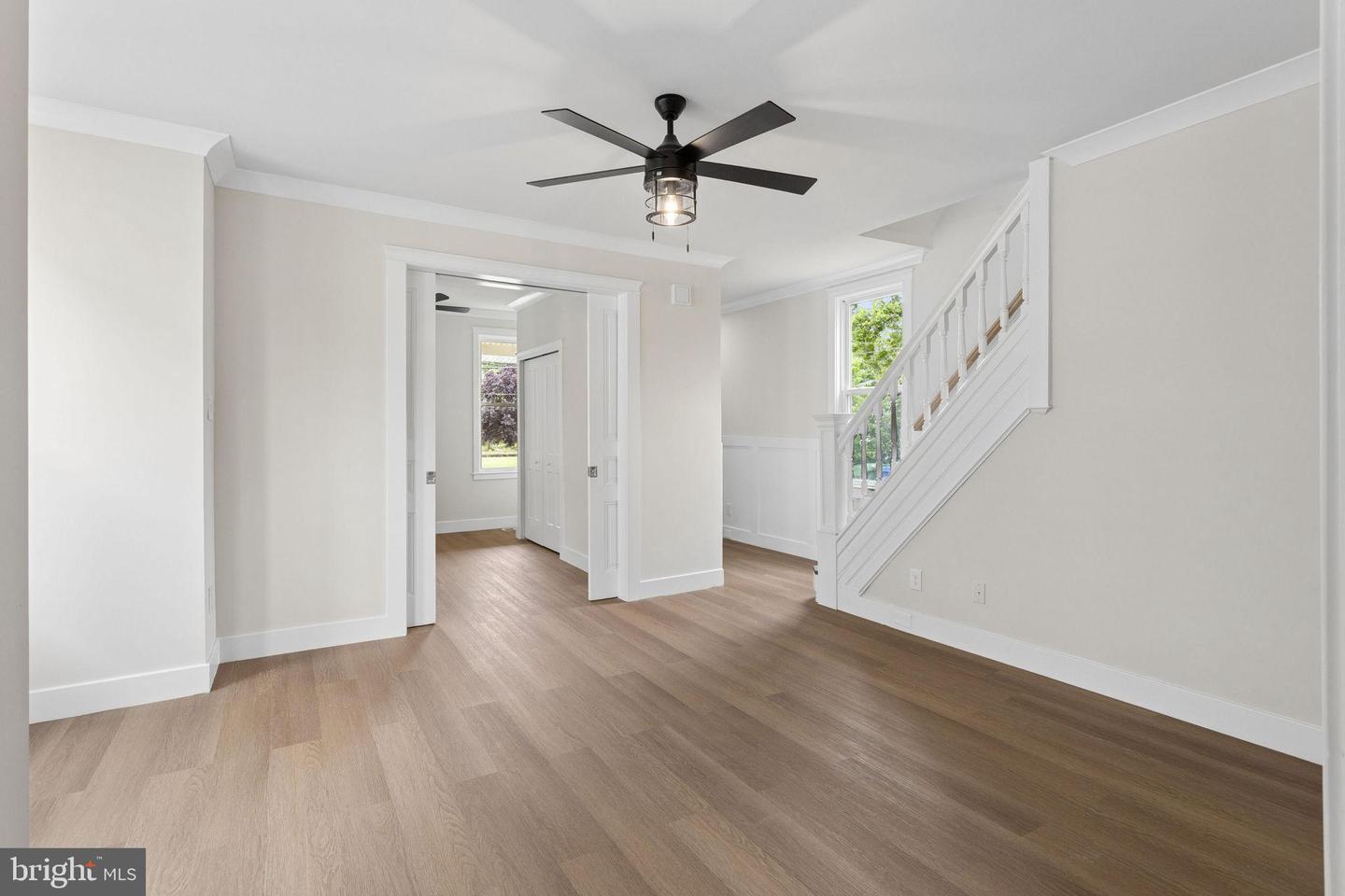 423 W Broad St Property Photo 12