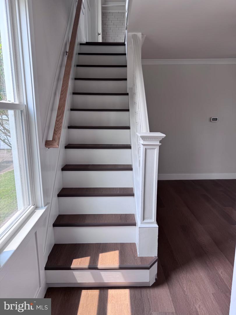 423 W Broad St Property Photo 15