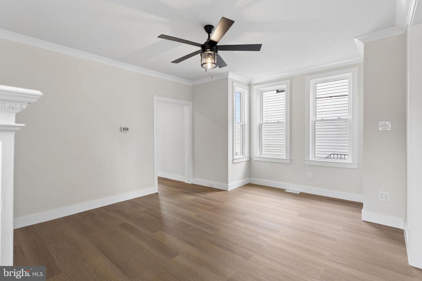 423 W Broad St Property Photo 16
