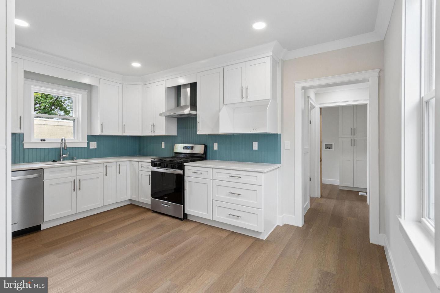 423 W Broad St Property Photo 18