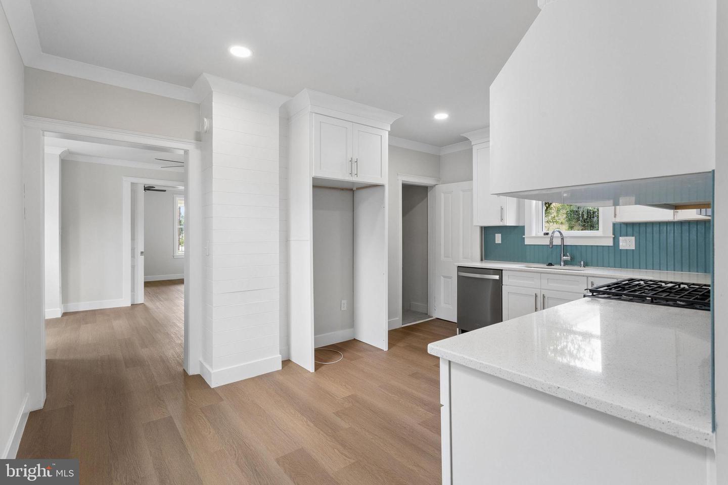 423 W Broad St Property Photo 19
