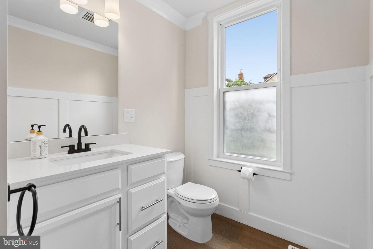 423 W Broad St Property Photo 24
