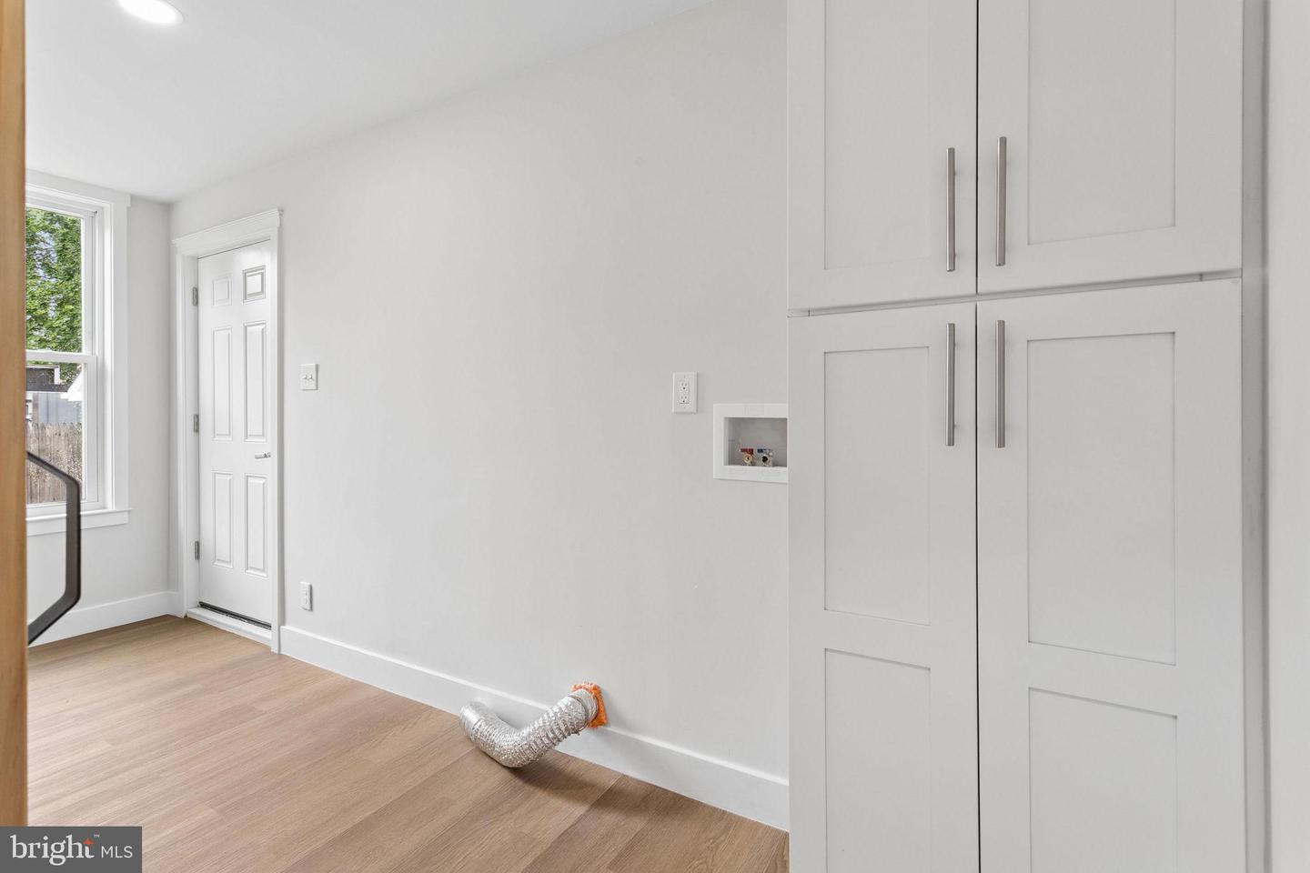 423 W Broad St Property Photo 27