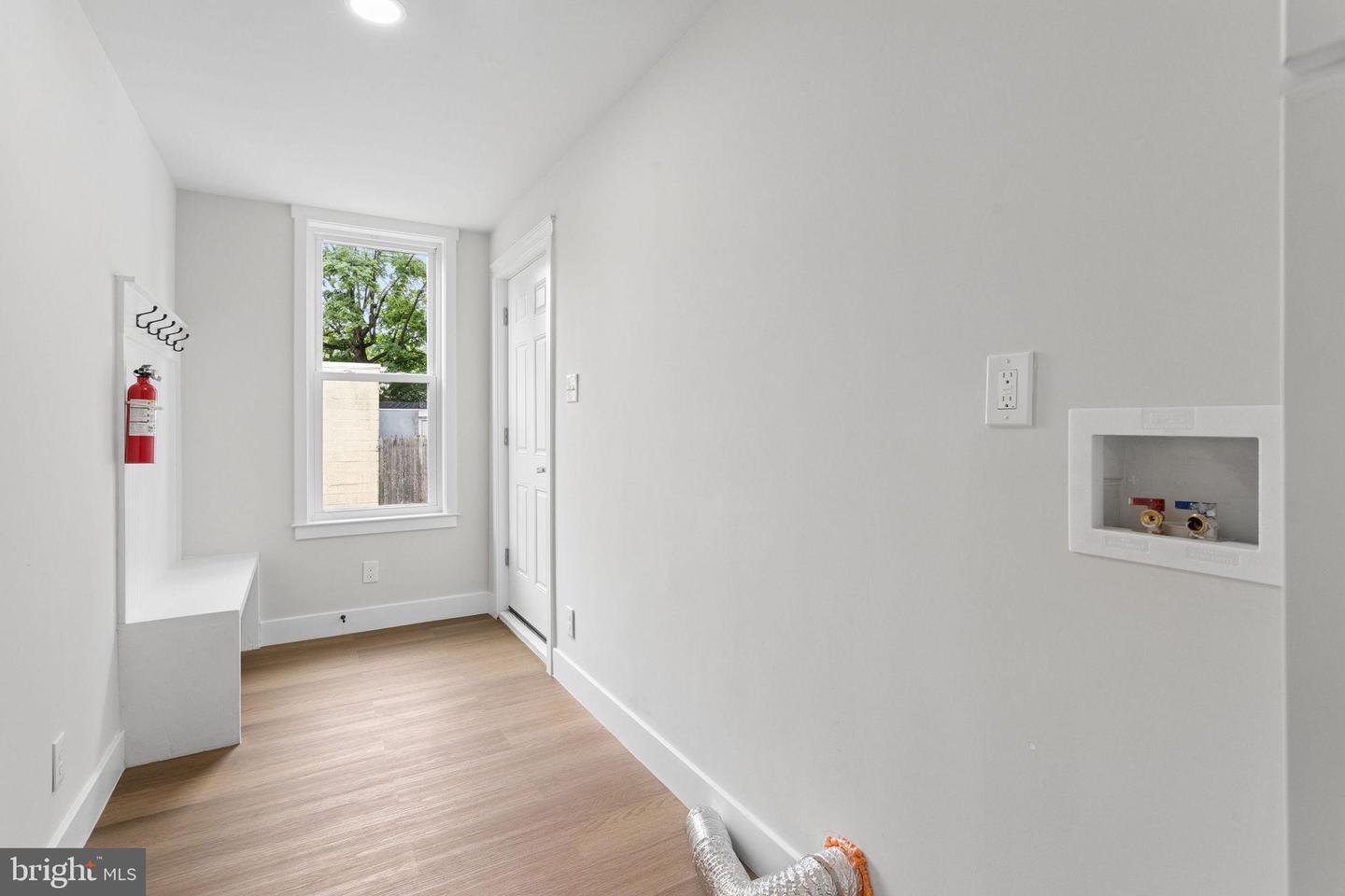 423 W Broad St Property Photo 28