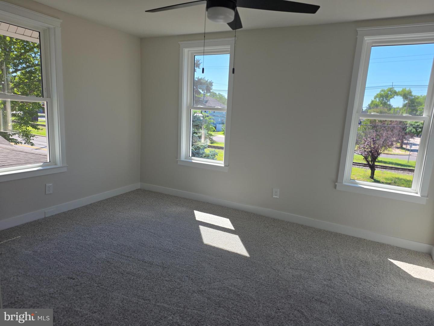 423 W Broad St Property Photo 33