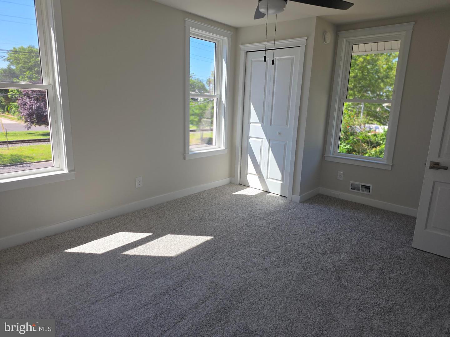 423 W Broad St Property Photo 35