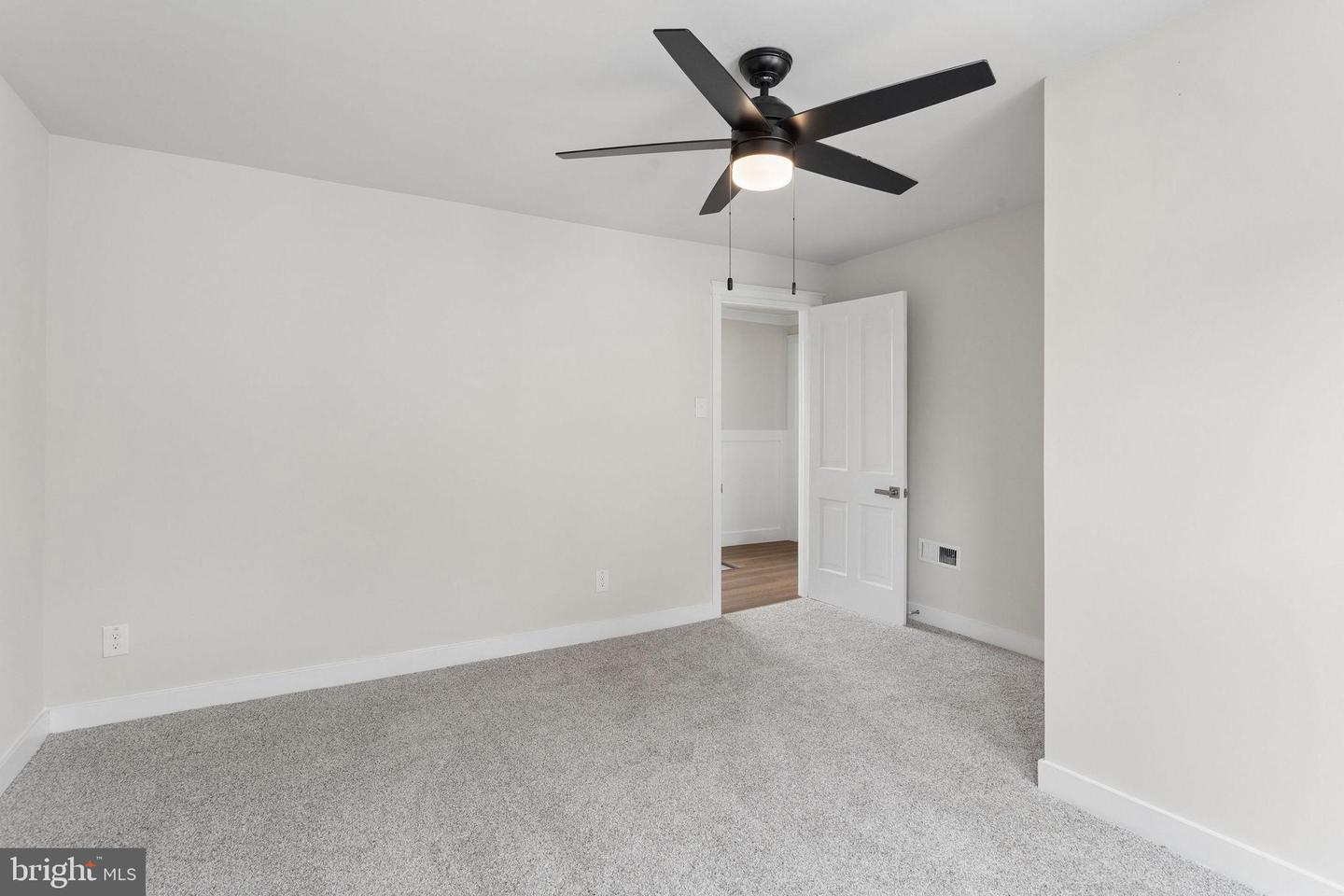 423 W Broad St Property Photo 53