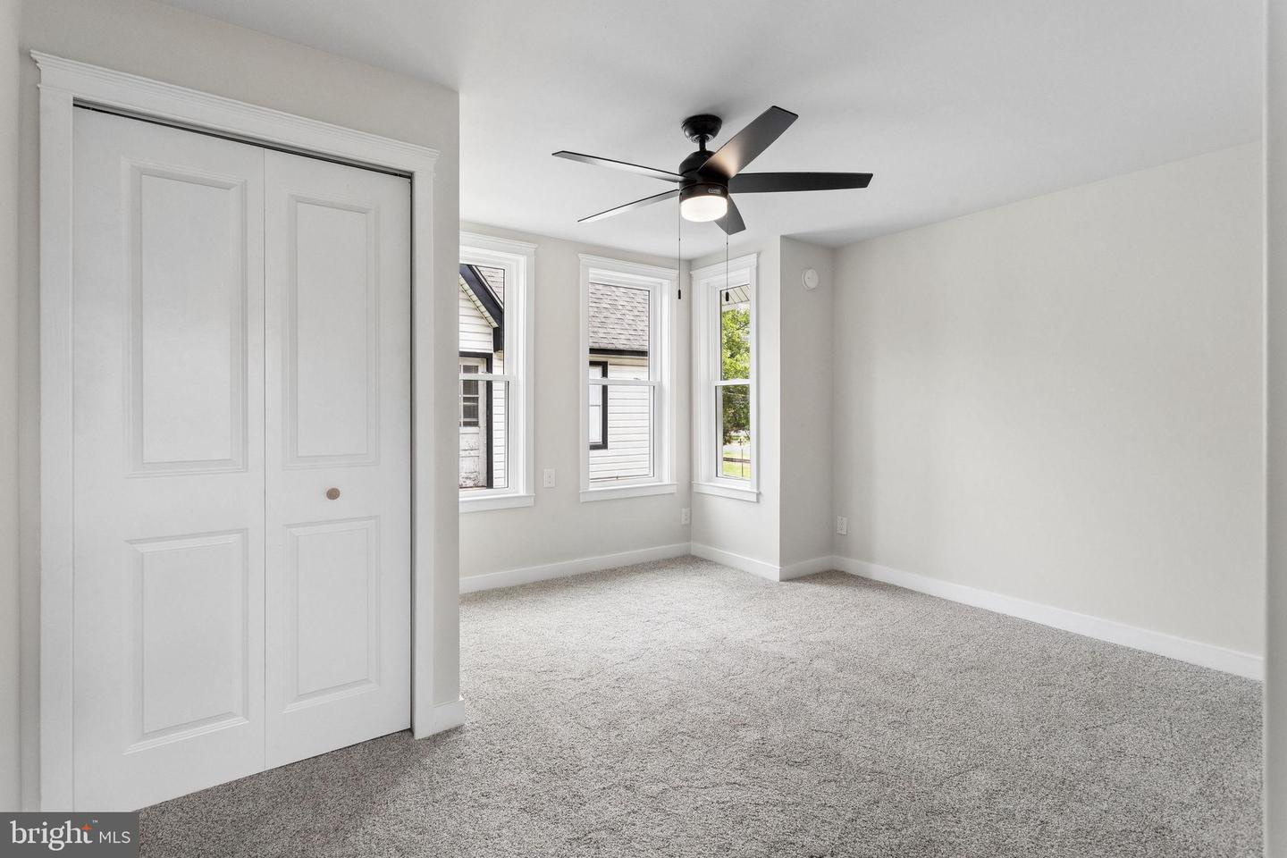 423 W Broad St Property Photo 54