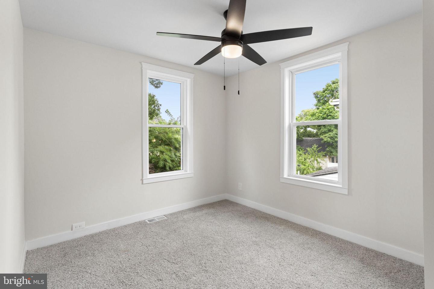 423 W Broad St Property Photo 55